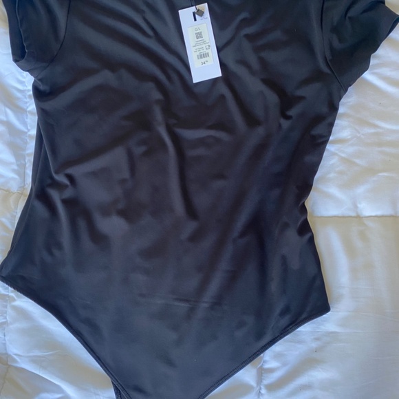 Black short sleeve body suit - Picture 2 of 3